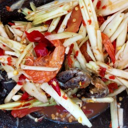 ตำมะม่วง (ปู ปลาร้า)