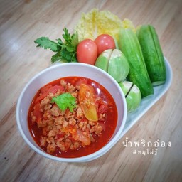 ข้าวหน้าน้ำพริกอ่อง+ไข่ต้มยางมะตูม