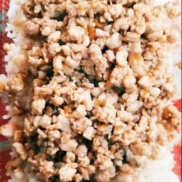 ข้าวหมูสับ-กระเทียมพริกไทย