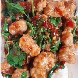 ข้าวกะเพราหมูเด้ง