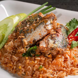 ข้าวผัดปลากระป๋อง