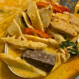 แกงเผ็ดไก่หน่อไม้ดอง