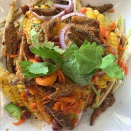 ยำข้าวโพดปลากรอบ