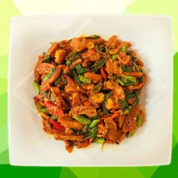 ผัดพริกแกง