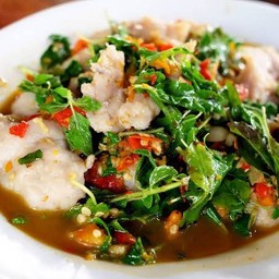 ลูกชิ้นปลากรายผัดฉ่า