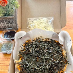 เกี๊ยวซ่าถาดเล็ก 14 ชิ้น (ใส้หมู) + โนริสาหร่ายสไปซี่ซอส