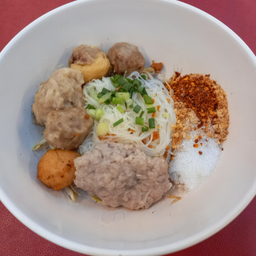 ก๋วยเตี๋ยวลูกชิ้นแคะต้มยำ Deli