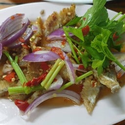 ปลาทอดกรอบน้ำยำปรุงรสได้อร่อย ปลาสลิดติดรสเค็มนิดหน่อย