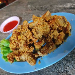 ใส้ทอดกระเทียม