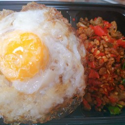 ไก่อบสมุนไพรรสเด็ดราดข้าวไข่ดาว