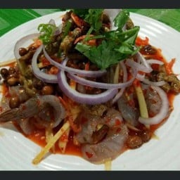 ยำมะม่วงกุ้งสด