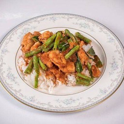 ผัดพริกแกงหมูราดข้าว