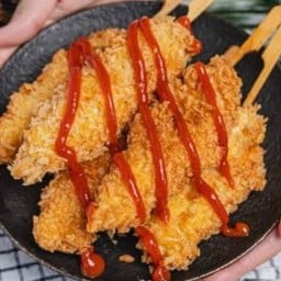 ลูกชิ้นทอดน้องน้ำขิง ตลาดสะพานวังยาว(ตลาดโชคอำนวย) ข้างร้านข้าวมันไก่แฟนพันธุ์แท้