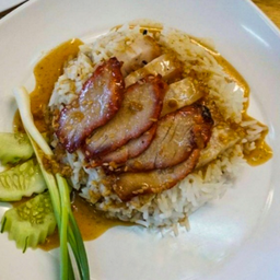 ข้าวหมูแดง+หมูกรอบ Deli