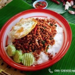 กะเพราถาดเศรษฐี by น้องกัปตัน