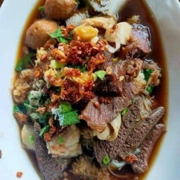 ก๋วยเตี๋ยวเนื้อตุ๋นน้ำตก&ไก่ตุ๋นเลิศรสฮาลาล