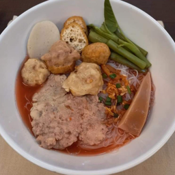 ก๋วยเตี๋ยวลูกชิ้นแคะเย็นตาโฟ Deli