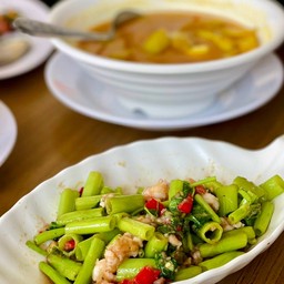ผัดผักบุ้งไทยกะปิกุ้ง