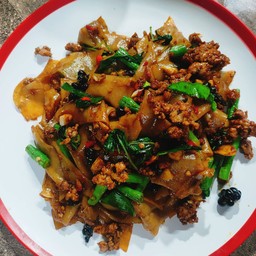 ผัดขี้เมาเส้นใหญ่