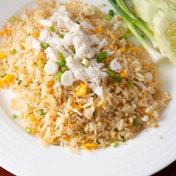 ข้าวผัดเนื้อปูSpecialแถมน้ำเอส