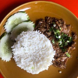 ข้าวหมูกะเทียม