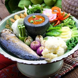 น้ำพริกกะปิผักสด+ปลาทูนึ่งทอด