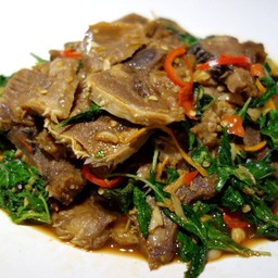 กระเพราเนื้อตุ๋น