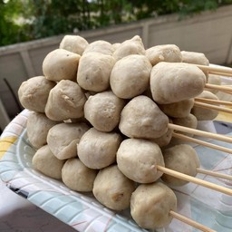 ลูกชิ้นทอดพ่นไฟ สาขาริมคลอง-คชสาร (ข้างเนื้อย่างคูณทวี)