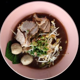 ก๋วยเตี๋ยวป้าตุ้ย หมูตุ๋น-ไก่ตุ๋น