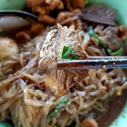 ก๋วยเตี๋ยวน้ำตก..เนื้อ. เนื้อสด เปื่อย ม่าม สะไป ตับ ลูกชิ้น