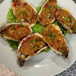 หอยนางรมกลางย่าง 1 ตัว 烤生蚝 (1个)