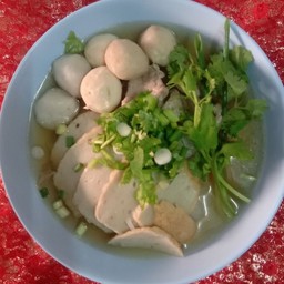 ก๋วยเตี๋ยวหมูน้ำใส65บาท