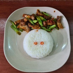 พริกแกงหมูกรอบ