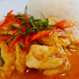 พะแนงไก่  ราดข้าว