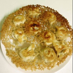 韭菜猪肉锅贴  เกี๊ยวซ่าไส้กุ้ยช่ายหมู 10 ชิ้น