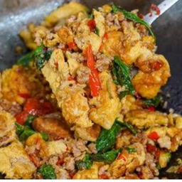 ข้าวกะเพราไข่เจียว