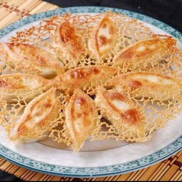 白菜猪肉锅贴  เกี๊ยวซ่าไส้หมูผักกาด 10 ชิ้น