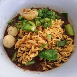 เส้นมาม่าน้ำตกหมู