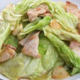 ข้าวราดผัดกะหล่ำปลีหมู