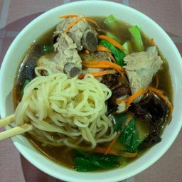 排骨面  บะหมี่ซี่โครงหมู