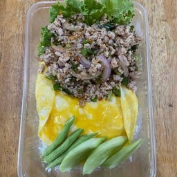 ข้าวลาบหมูคั่วไข่ข้น