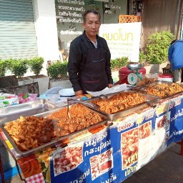 ลุงเก๋งหมูทอดท่าอิฐ