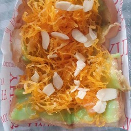 ขนมปังเจ้าก้อน สังขยาโฮมเมด + ฝอยทอง