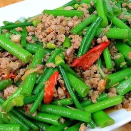 ผัดดอกหอมหมูสับ