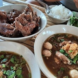 บอกต่อก๋วยเตี๋ยวเรือ ถนนขวาง