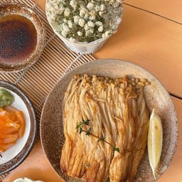 เห็ดเข็มทองผัดเนย