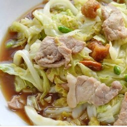 ผัดกะหล่ำปลีใส่หมู (กับข้าว)