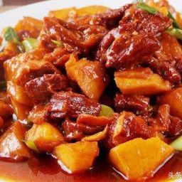 牛腩烧土豆  เนื้อตุ๋นมันฝรั่ง