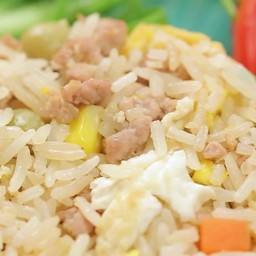 ข้าวผัดหมูสับ