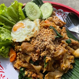 ผัดซีอิ้ว (ฟรีไข่)